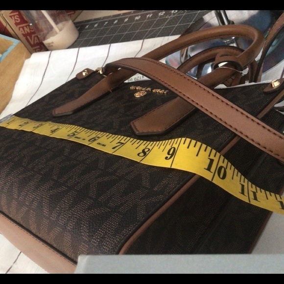 Authentic Michael Kors Leather Bag - Picture 9 of 11